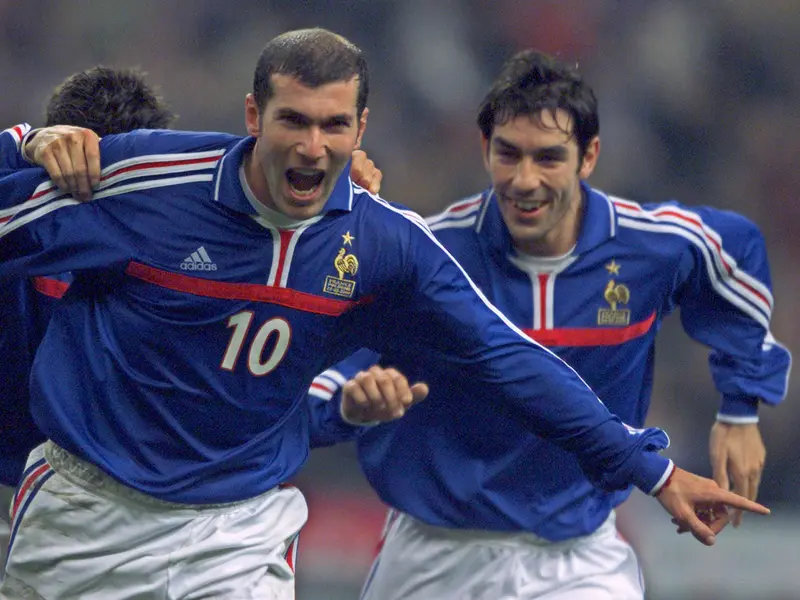 Foto Piala Eropa: Profil Legenda Zinedine Zidane, Seniman Sepak Bola dari Prancis - Piala Eropa Bola.com