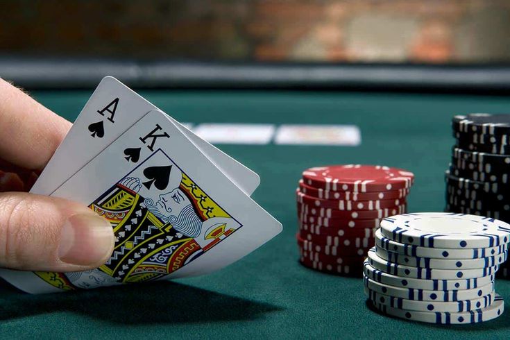 بازی پوکر یکی از محبوبترین بازیهای شرط بندی است. ما در این مقاله به آموزش کامل بازی پوکر، قوانین پوکر و شرط بندی در پوکر … | Casino chips, Casino bonus, Play casino