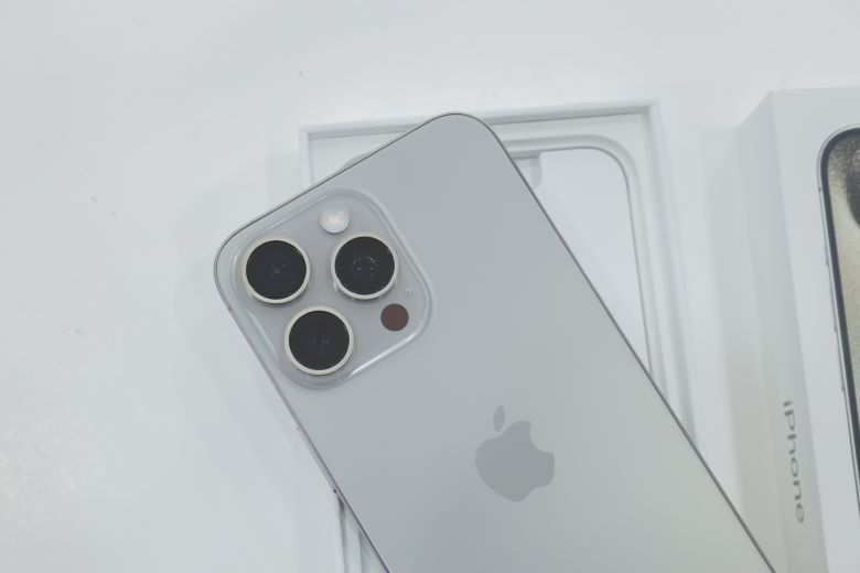 So sánh iPhone 15 Pro Max và Samsung S23 Ultra: Ai hơn?